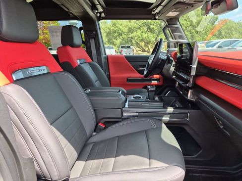 Used 2026 GMC Hummer EV 3X AWD/4WD image 39