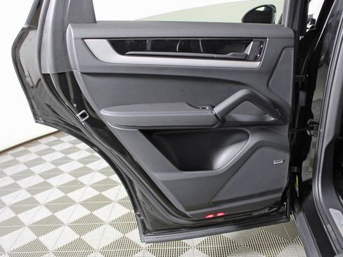 New 2026 Porsche Cayenne Coupe image 32