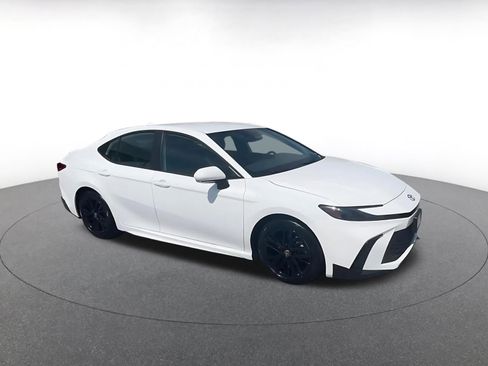 Used 2025 Toyota Camry SE FWD image 2