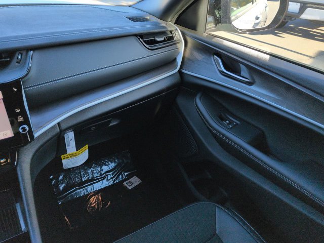 New 2027 Jeep Grand Cherokee Altitude RWD image 16