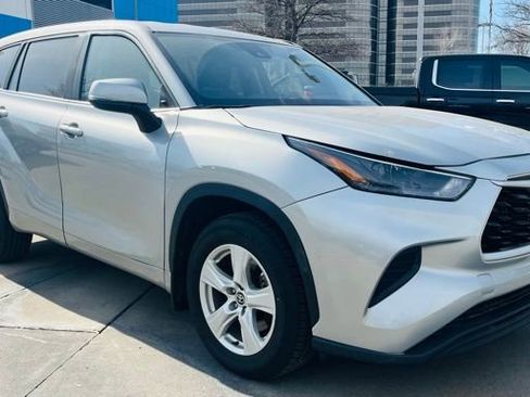 Used 2023 Toyota Highlander L image 1