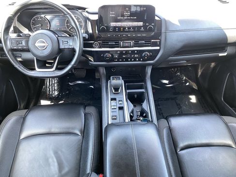 Certified 2024 Nissan Pathfinder SL FWD image 17
