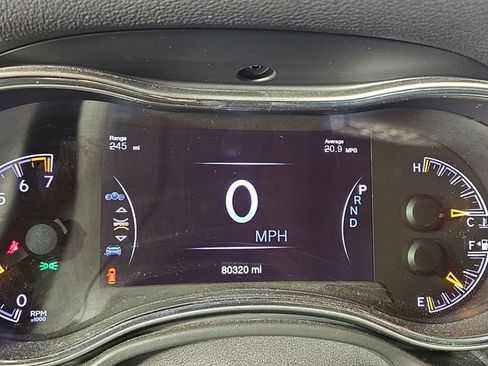 Used 2022 Jeep Grand Cherokee Laredo X image 17