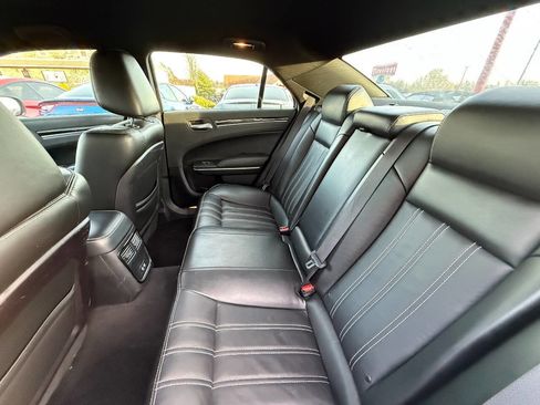 Used 2019 Chrysler 300 S image 11