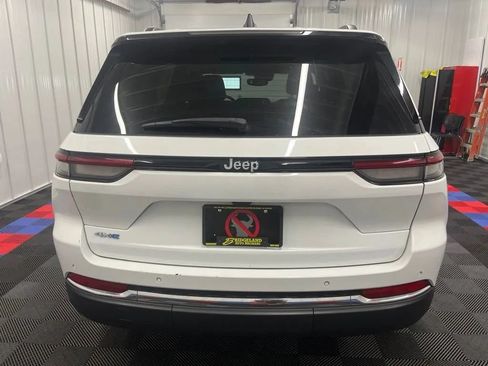 Used 2023 Jeep Grand Cherokee 4WD 4xe image 4