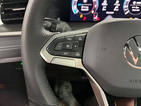 New 2026 Volkswagen Tiguan SE R-Line FWD image 12