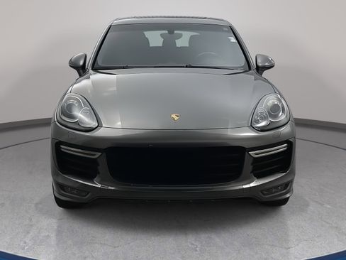 Used 2016 Porsche Cayenne GTS image 2