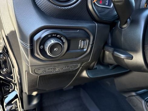 Used 2025 Jeep Wrangler Unlimited Rubicon w/ Technology Group image 41