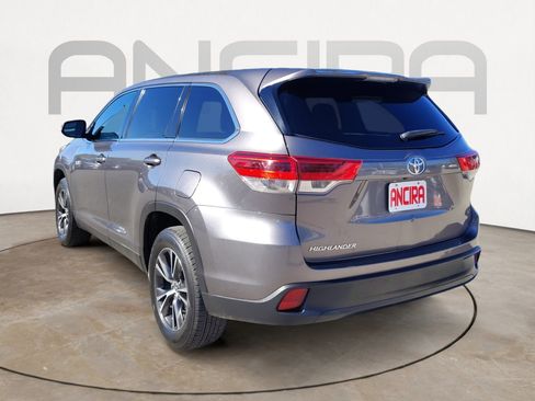 Used 2019 Toyota Highlander LE image 11