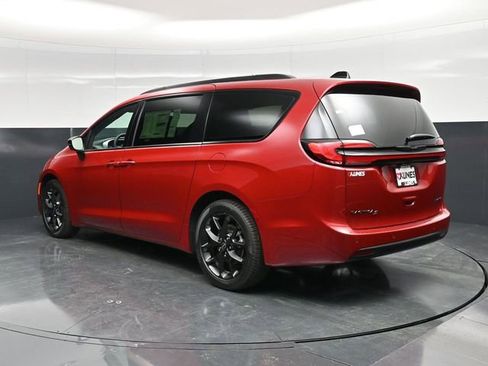 New 2026 Chrysler Pacifica Limited FWD image 9