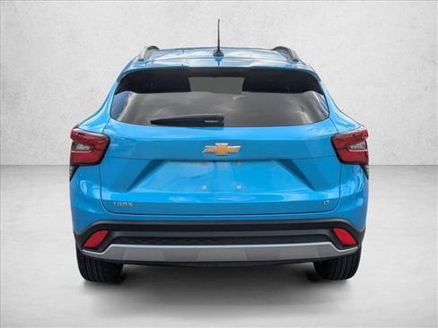 Used 2025 Chevrolet Trax LT FWD image 6