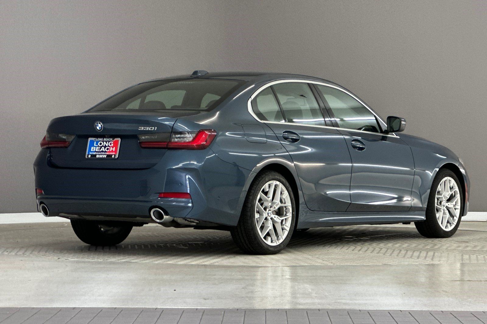 Certified 2025 BMW 330i Sedan w/ Premium Package RWD image 8