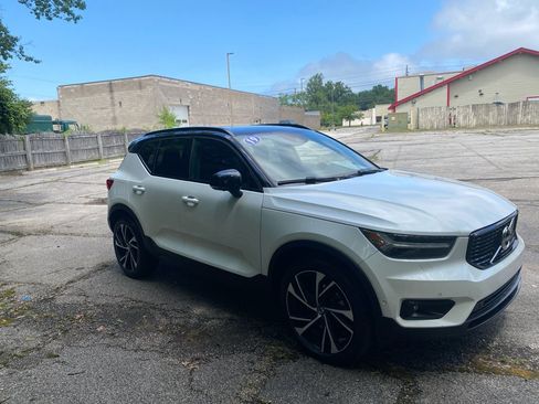 Used 2019 Volvo XC40 T5 R-Design AWD/4WD image 7
