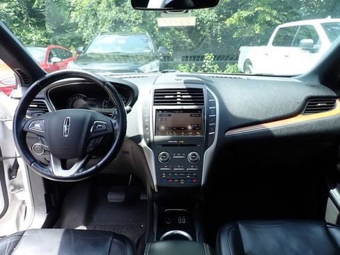 Used 2019 Lincoln MKC Reserve w/ MKC Technology Package FWD image 12