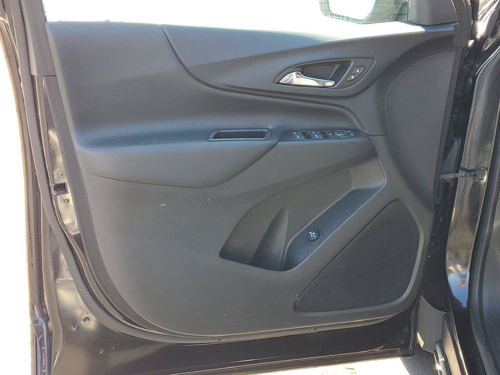 Used 2018 Chevrolet Equinox LT w/ LPO, Blackout Package AWD/4WD image 21