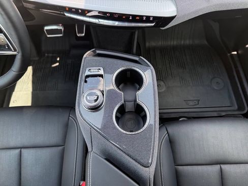 Certified 2025 Cadillac Optiq Sport 2 w/ LPO, Floor Liner Package AWD/4WD image 26