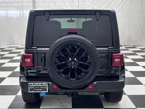 Used 2023 Jeep Wrangler Unlimited Sahara w/ Cold Weather Group AWD/4WD image 6