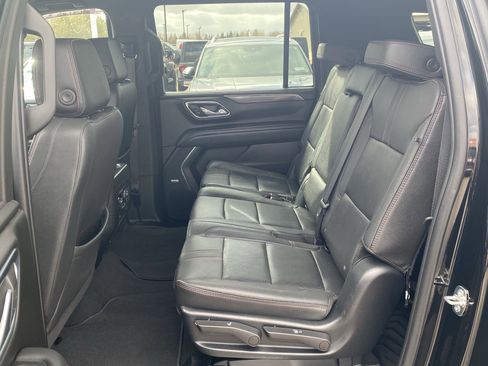 Used 2023 Chevrolet Suburban RST image 6