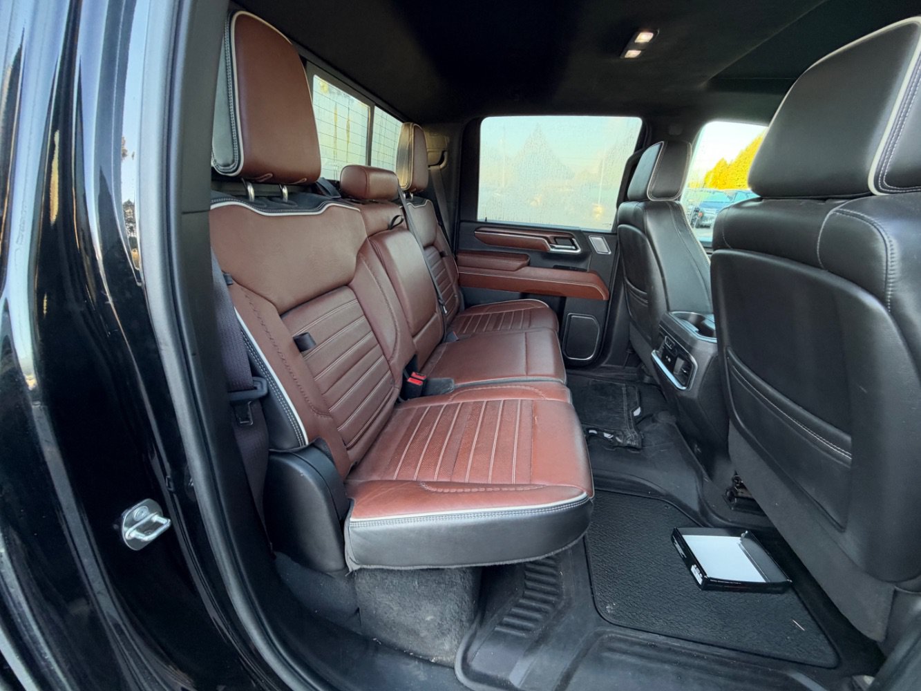 Used 2024 GMC Sierra 3500 Denali Ultimate AWD/4WD image 18