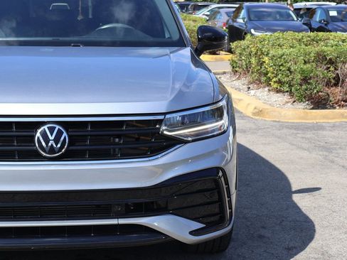 Used 2023 Volkswagen Tiguan SE R-Line image 14