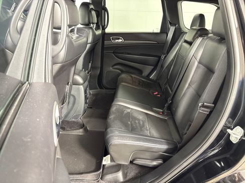 Used 2018 Jeep Grand Cherokee Altitude RWD image 29
