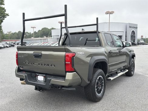 Used 2025 Toyota Tacoma TRD Off-Road AWD/4WD image 5