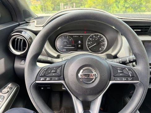 Used 2018 Nissan Kicks SV FWD image 17