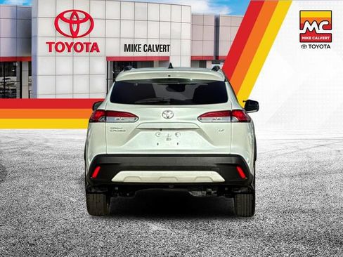 Certified 2025 Toyota Corolla Cross LE FWD image 4