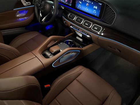 New 2026 Mercedes-Benz GLS 450 4MATIC image 16