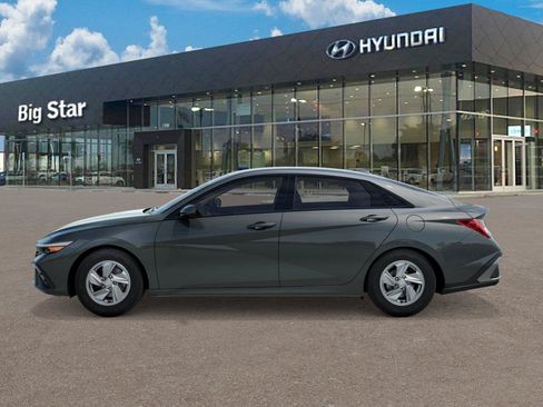 New 2026 Hyundai Elantra SE FWD image 3