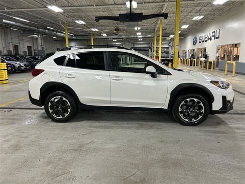Certified 2022 Subaru Crosstrek 2.0i Premium image 9