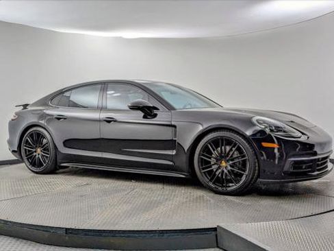 Used 2018 Porsche Panamera 4S image 9
