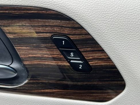 Used 2024 Chrysler Pacifica Limited FWD image 19