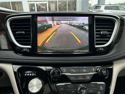 Used 2024 Chrysler Pacifica Limited w/ Uconnect Theater Family Group AWD/4WD image 43