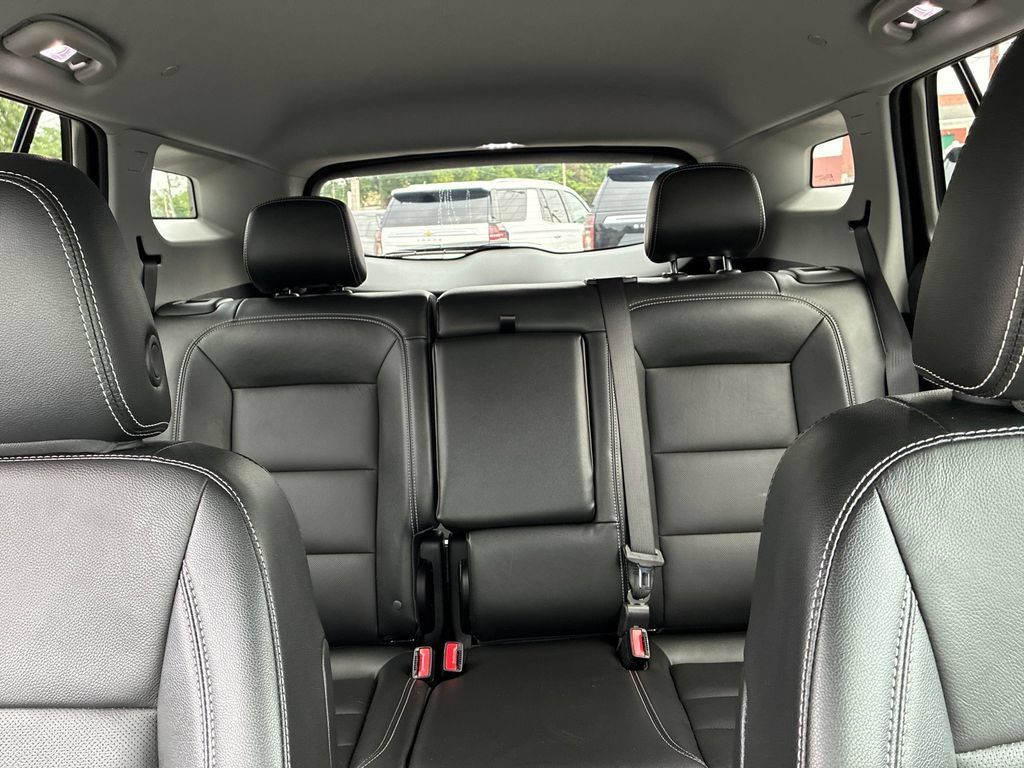 Used 2024 GMC Terrain SLT AWD/4WD image 27