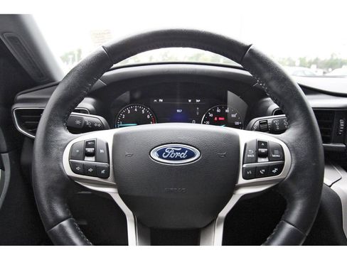 Used 2023 Ford Explorer XLT w/ Equipment Group 202A image 17