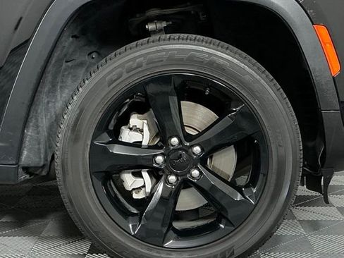 Used 2024 Jeep Grand Cherokee L Altitude AWD/4WD image 8