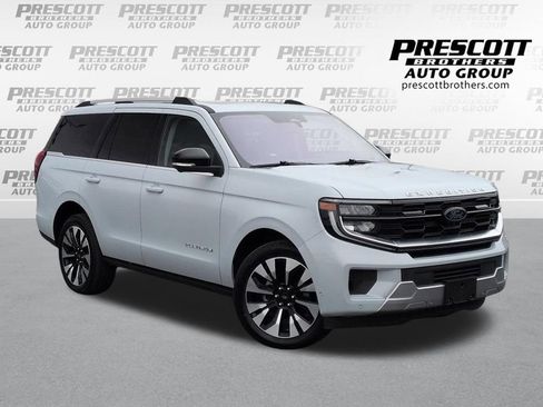 Used 2025 Ford Expedition Platinum w/ Driver's Package AWD/4WD image 1