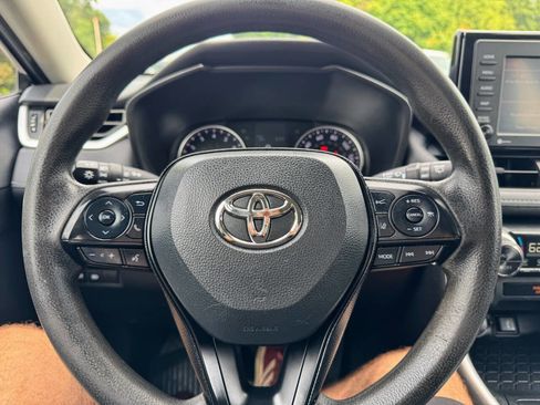 Used 2020 Toyota RAV4 XLE image 12