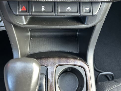 Used 2022 GMC Canyon Elevation image 34