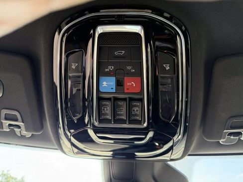 Used 2022 Jeep Grand Cherokee Overland w/ Advanced Protech Group III AWD/4WD image 24