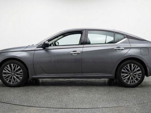 Used 2025 Nissan Altima 2.5 SV image 5