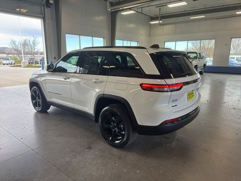New 2025 Jeep Grand Cherokee Altitude AWD/4WD image 3