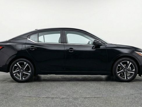 Used 2025 Nissan Sentra SV FWD image 11