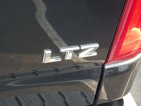 Used 2021 Chevrolet Silverado 2500 LTZ w/ LTZ Plus Package image 9