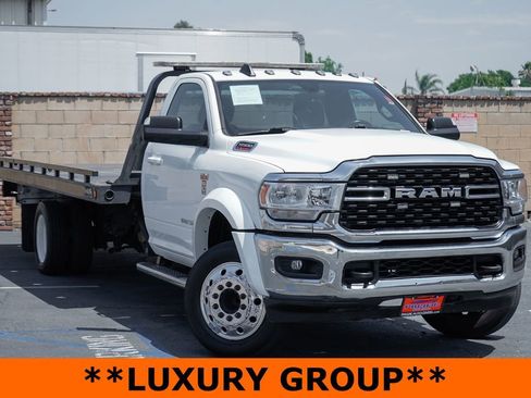 Used 2022 RAM 5500 SLT w/ Quick Order Package 27G SLT RWD image 2