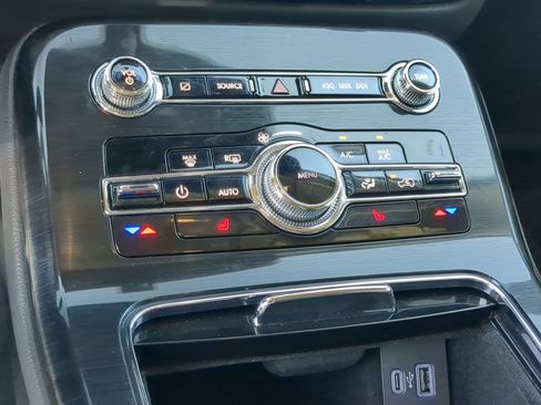 Used 2023 Lincoln Nautilus AWD w/ Premium Package image 18