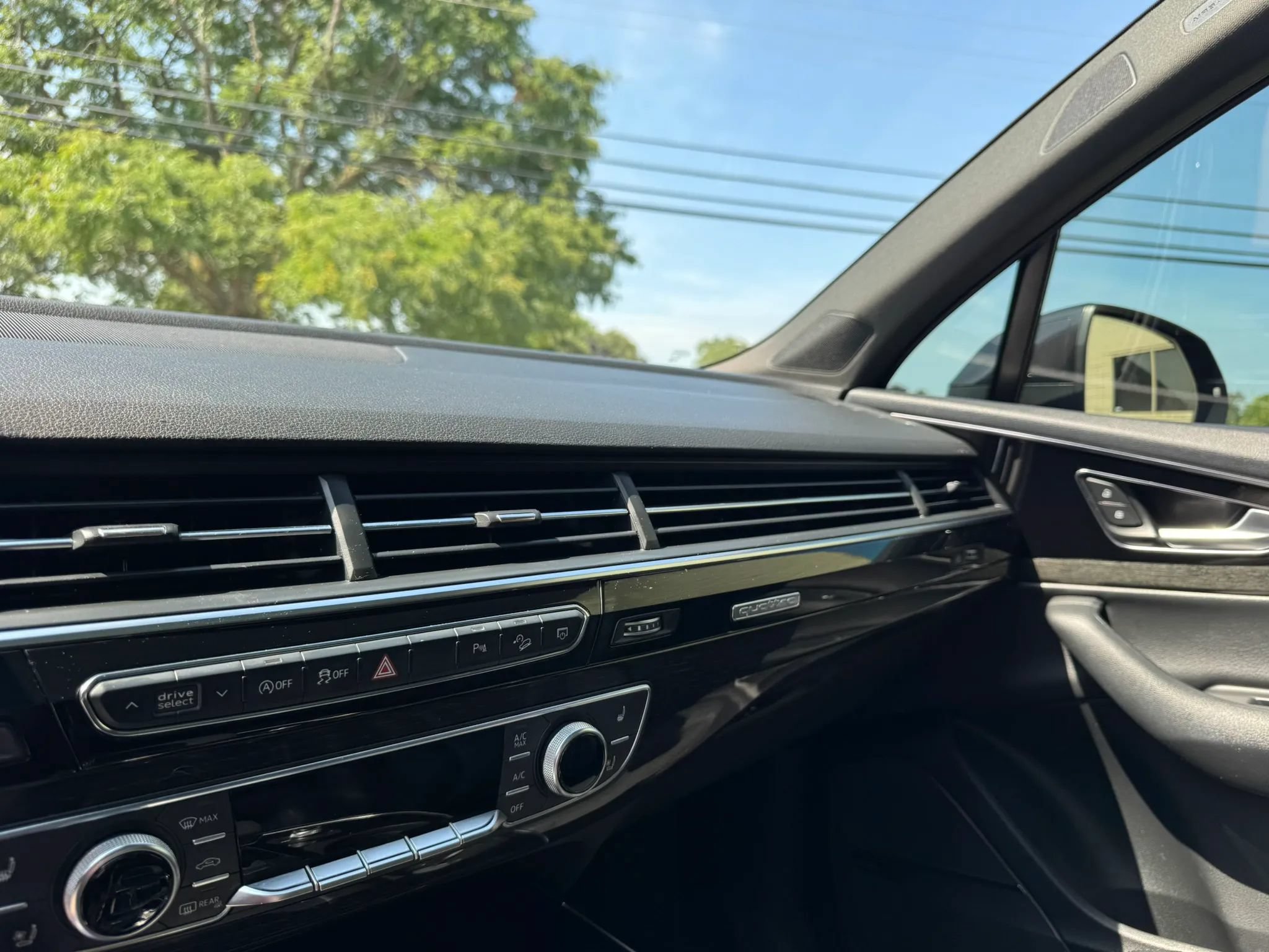 Used 2018 Audi Q7 3.0T Prestige AWD/4WD image 24
