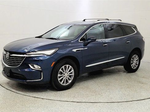 Used 2023 Buick Enclave Essence image 3