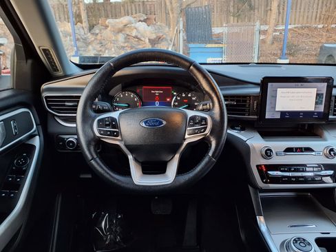 Certified 2022 Ford Explorer XLT w/ Equipment Group 202A image 15